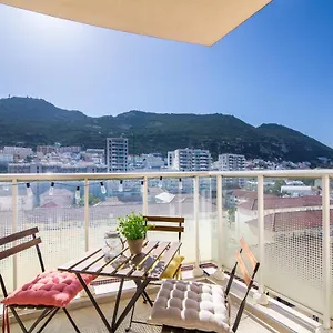 luxury-modern-apartment-with-exceptional-views.es-andalucia.com/